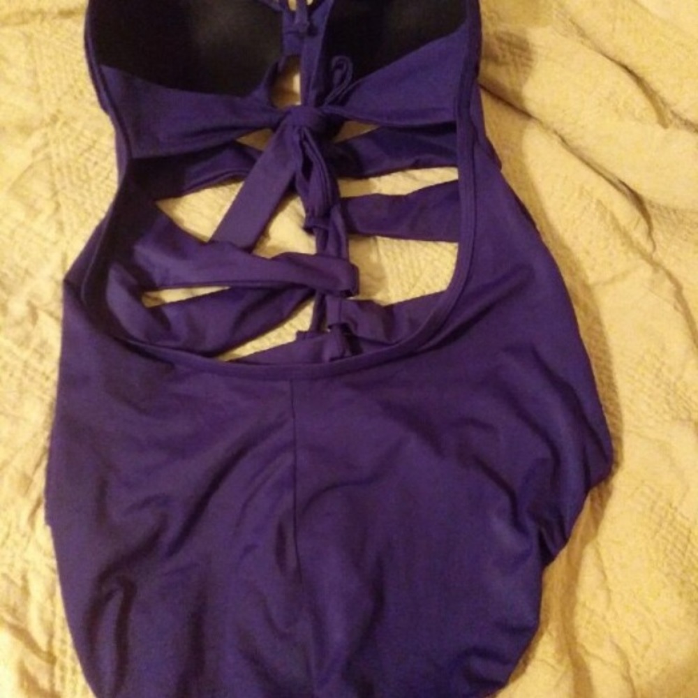 Bathing suit - Picture 2 of 2
